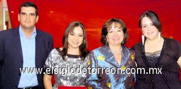 06112007
Alfredo Murra, Isabel Herrera, María Isabel Saldaña y Becky Mijares.