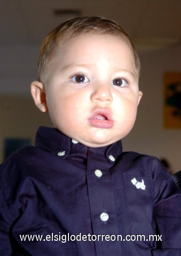 05112007
El pequeño Ernestito Galindo fue festejado al cumplir un año de vida con divertida reunión organizada por sus papás Deli y Ernesto Galindo.