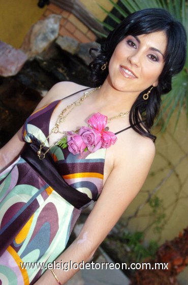 07112007
Olga del Carmen Sánchez Escobedo se casará el 17 de noviembre del año en curso.