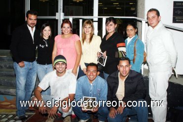 04112007
Jesús Venegas, Gaby Romo, Lupita Romero, Perla Martínez, Martha Montoya, Brenda Ávila, Óscar Ramírez, Emilio Juárez, Cepi Alba y José Arenas.
