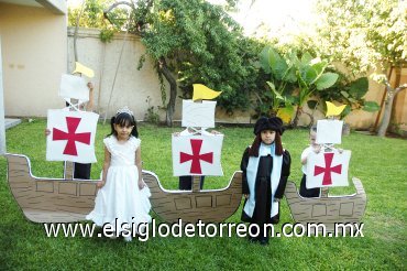 04112007
Alumnos del colegio Cervantes conmemoraron el Día de la Raza con un bonito festival.