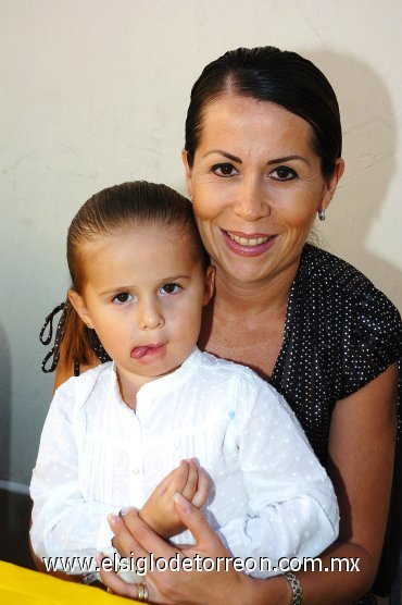 04112007
Verónica de De la Garza y Pamela De la Garza.