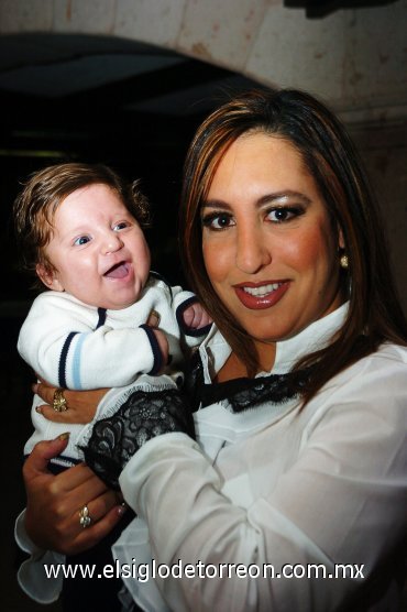 07112007
Aída Manzur de Bitar con el pequeño Eduardo Bitar Manzur.
