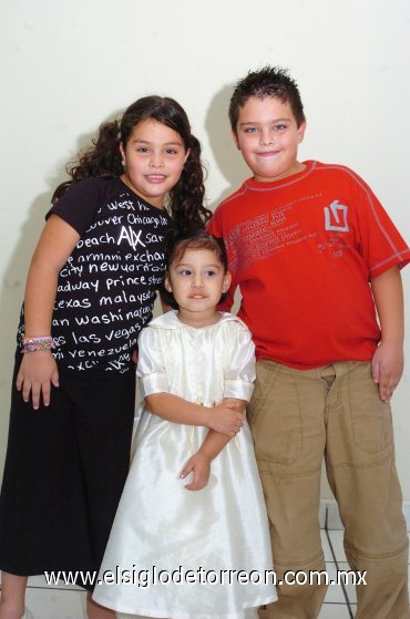 07112007
Sofía disfrutó su fiesta acompañada de Ximena y Leonardo.