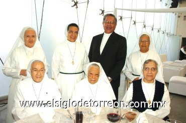 12112007
Javier Cisneros, Josefina Castillo, Asunción y Águeda de la Torre, María Hernández, Josefina Cuéllar y Rosario Martínez.