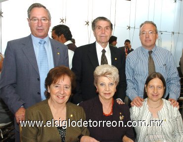 12112007
Julián y Lali Herrero; Nicolás y Susana Gil; Alejandro y Mela Larrea.