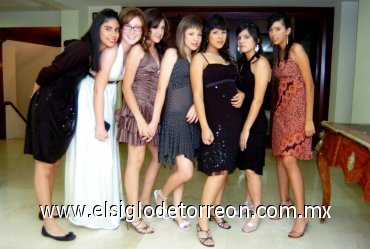 09112007
Sofía Saviano, Megan Whitaker, María Luisa Bañuelos, Montse Martínez, Argelya González, Érika Gleva y Katia Grijalva.
