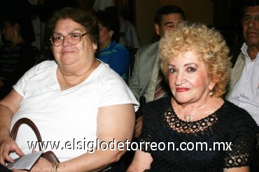 04112007
Angélica Sánchez y Chelita Navarro.
