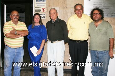 04112007
Edmundo Mesta, Elizabeth Giacomán, Len Van Der Graff, Jesús Jáuregui y Marco Aurelio Gutiérrez.
