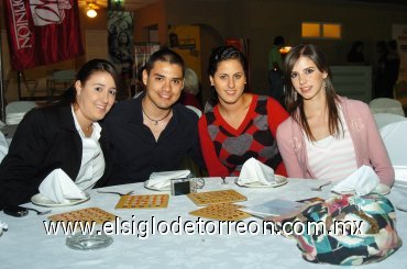 04112007
Lourdes Alanís, Andrés López, Marcela Dabdoub y Mariana Lugo.