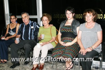 04112007
Mónica Arias, Salvador Tostado, Consuelo Lastiri, Norma García y Rosy Ayoub.