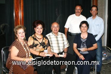 04112007
Susy de Ortiz, Lety de Castañeda, Xavier Castañeda, José Ortiz, Mague de la O y Miguel de la O.