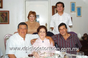 08112007
Señora Carolina con sus hijos Alejandra, Javier, Jorge y Enrique Peña Abusaid.
