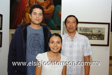 11112007
Alejandro Esquivel, Teresa Hernández y Héctor Bañuelos.