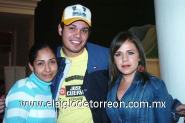 11112007
Aneida González, Israel Pérez y Karla Reyes.