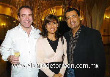 11112007
Efrén Soto, Raquel Ramírez y Gerardo Galindo.