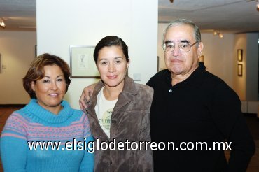 11112007
Elizabeth Solís, Silvia y Juan Manuel Flores.