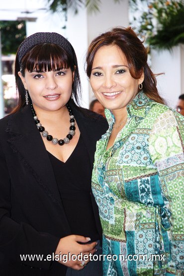 11112007
Lizy de González y Sandra de Garza.