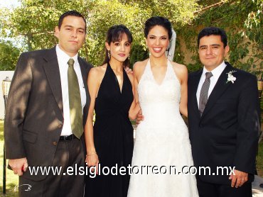 11112007
Marcela y José Antonio junto a Marco e Ileana Rosales.