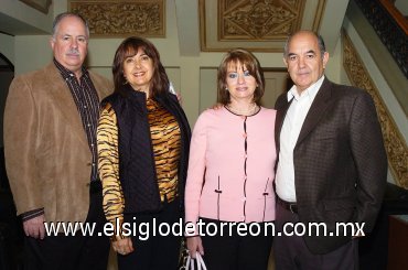 11112007
Roberto Garza, Susana de Garza, Norma de Garza y Blas Garza.