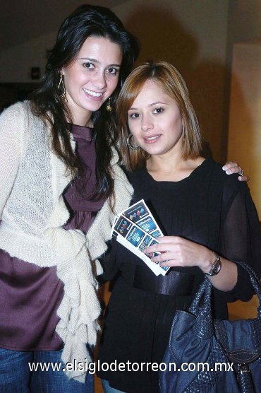 11112007
Susy Delgadillo y Claudia Rebollo.