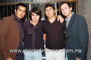 14112007
Buji Bracho, Cristopher Pollet, Marco Olvera y Chava Alvarado.