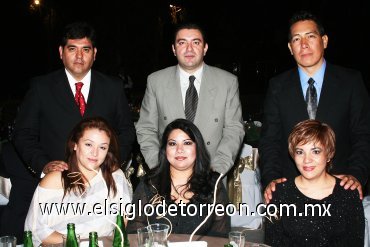 14112007
Jorge y Mónica Bojorges; Carlos y Flor Rodríguez; y Felipe y Guadalupe Bretado.