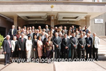 11112007
Consejeros del Sanatorio Español con sus esposas y directivos de las Beneficencias Españolas de Pachuca, Puebla, México, San Luis Potosí, Tampico y Veracruz,y algunos doctores de esta instituci.