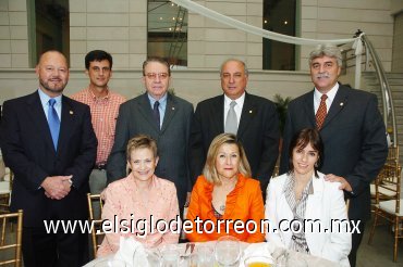 15112007
Abel Gutiérrez Amaya de Gutiérrez, Blanca Galindo, José T. Antón, Ralph Foster, Rodolfo Garza, Tere Hamdan y Bernardo Martínez.