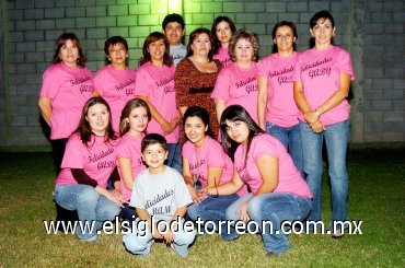 15112007
Gabriela Serrano Medina en su cumpleaños, acompañada de Elvira, Susy, Patricia, Bety, Blanca, Daniela, Valeria, Manuel, Gaby, Ana, Julia, Ernesto y Alma.