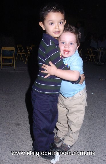 11112007
Emiliano y su buen amigo Miguel Ángel Ruelas.