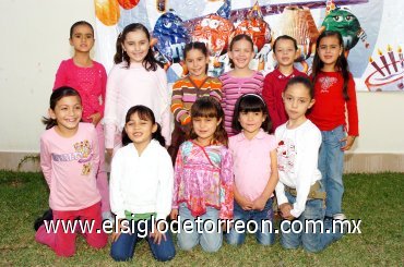 11112007
Paola y sus amigas Mary Tere Wong, Natalia Díaz, Linda Zarzar, Marle Martínez, Luciana Mendoza, Priscila Santos, Ana Cristy Rentería, Ivana González, Mary Pau Wong y Julia Quintero.