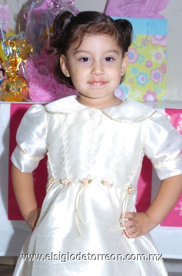 11112007
Sofía Marquez Garza fue festejada al cumplir tres años de edad.