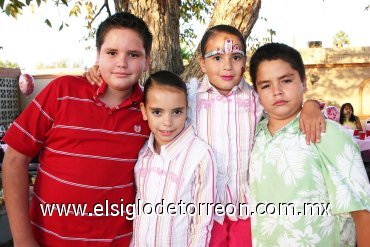 15112007
Mónica acompañada de sus hermanos Carlos, Silvia y Jesús Zúñiga Izaguirre.