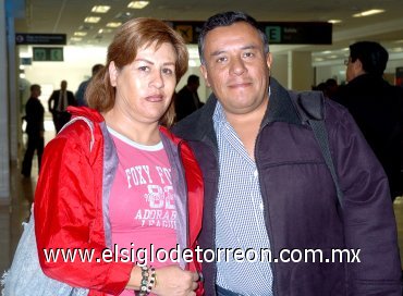 05112007
Gloria Morán despidió en el aeropuerto a Darío Aguilar, quien viajó a la Ciudad de México.