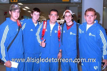 09112007
Mauricio Sabag, Ken Buchanan, Abraham Sabag, Jorge Arce y Luis Rodríguez viajaron a la Ciudad de México.