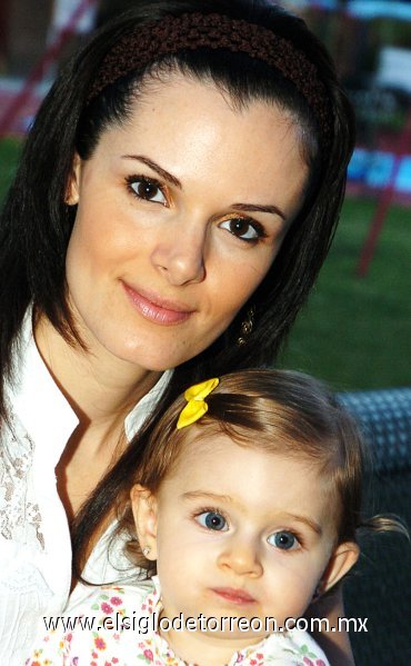 16112007
Cecilia Monterrubio de Sada y su hija Paula Sada.
