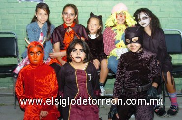16112007
Marcela con sus amigas Lupita, Estrella, Luciana, Érika, Andrea, Valeria y Lizbeth.