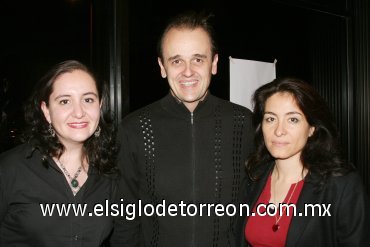 16112007
Palmira Hernández, Eric Lahille y Ana Gloria González, captados en reciente evento.