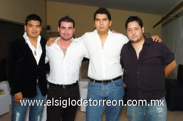 16112007
Pepe con sus amigos Jesús, David y Carlos.