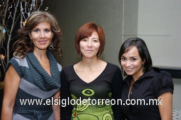 17112007
Rocío Muñoz, Jéssica López y Alejandra Gámez asistieron a la conferencia Navidad Inspiración Artística.