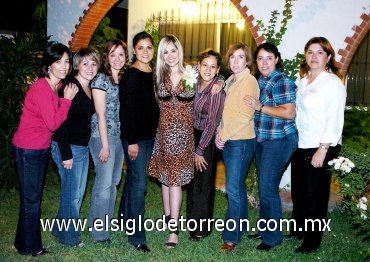 18112007
Mary Carmen Mijares Villarreal disfrutó de una despedida de soltera acompañada de sus primas Pilar Duclaud, Ana Elena, Luisa Gómez, Mayeth Mijares, Dulce Mijares, Yola Gómez, Lily Gómez y Caty Argüelles.