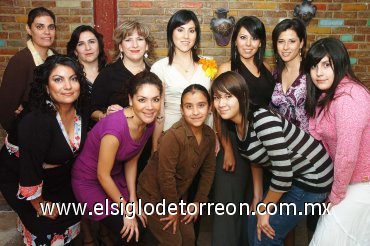 18112007
Olga del Carmen Sánchez Escobedo acompañada de Conchis Ceniceros, Cristina Díaz, Dulce Escobedo, Marcela Escobedo, Dulce Zurita, María Córdova, Natalia Hernández, María José Escobedo, Mariana Martínez y Laura Zurita