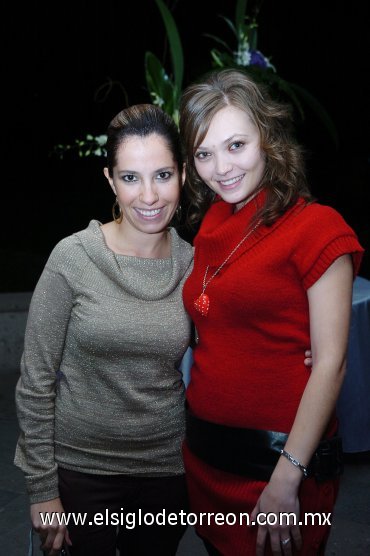 18112007
Ale Aguilar y Meche Romo acudieron como invitadas a una despedida de soltera.