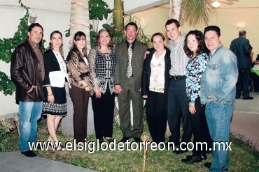 20112007
Los novios, acompañados de Manuel Gutiérrez, Liliana de Gutiérrez, Martita Gutiérrez, Priscila Galván, Adrián Gómez, Nadia del Rivero y Marco Polo Rojas.