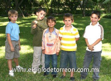 19102007
Javier en la compañía de Sam, Samuel, Irineo y Marcelo.