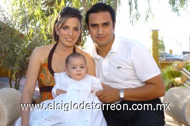 19102007
Jorge Andrés Mata Acosta junto a sus padres Jorge Mata y Paty de Mata.