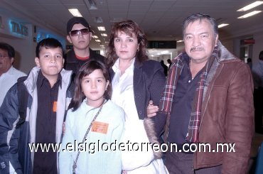 20112007
Alberto y Mary Reynoso viajaron a Tijuana y los despidieron Francisco, Lucía y Christian Reynoso.