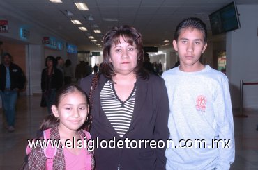 20112007
Graciela Gálvez, Rafael y Anette Ávila viajaron a Baja California.