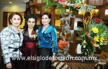 23112007
Norma Sordo de Hernández y Rosa María Padilla de Villarreal organizaron una elegante despedida para Alejandra Villarreal.